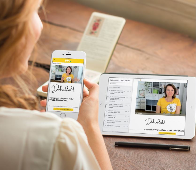 Šola marketinga online Maja Lapajne Udeleženka spremlja spletni mentorski program “Tvoj posel. Tvoj brand.” z Majo Lapajne prek tablice in telefona.