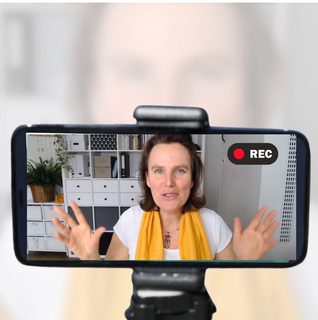 Podjetnica Maja Lapajne snema video